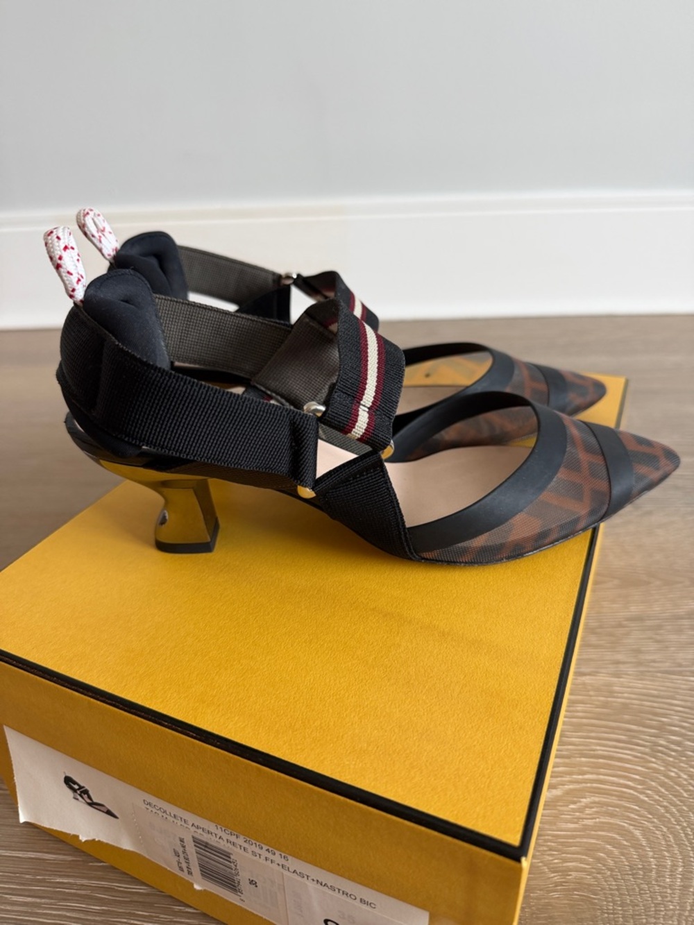 Fendi

Colibri 55MM Mesh Slingback Pumps